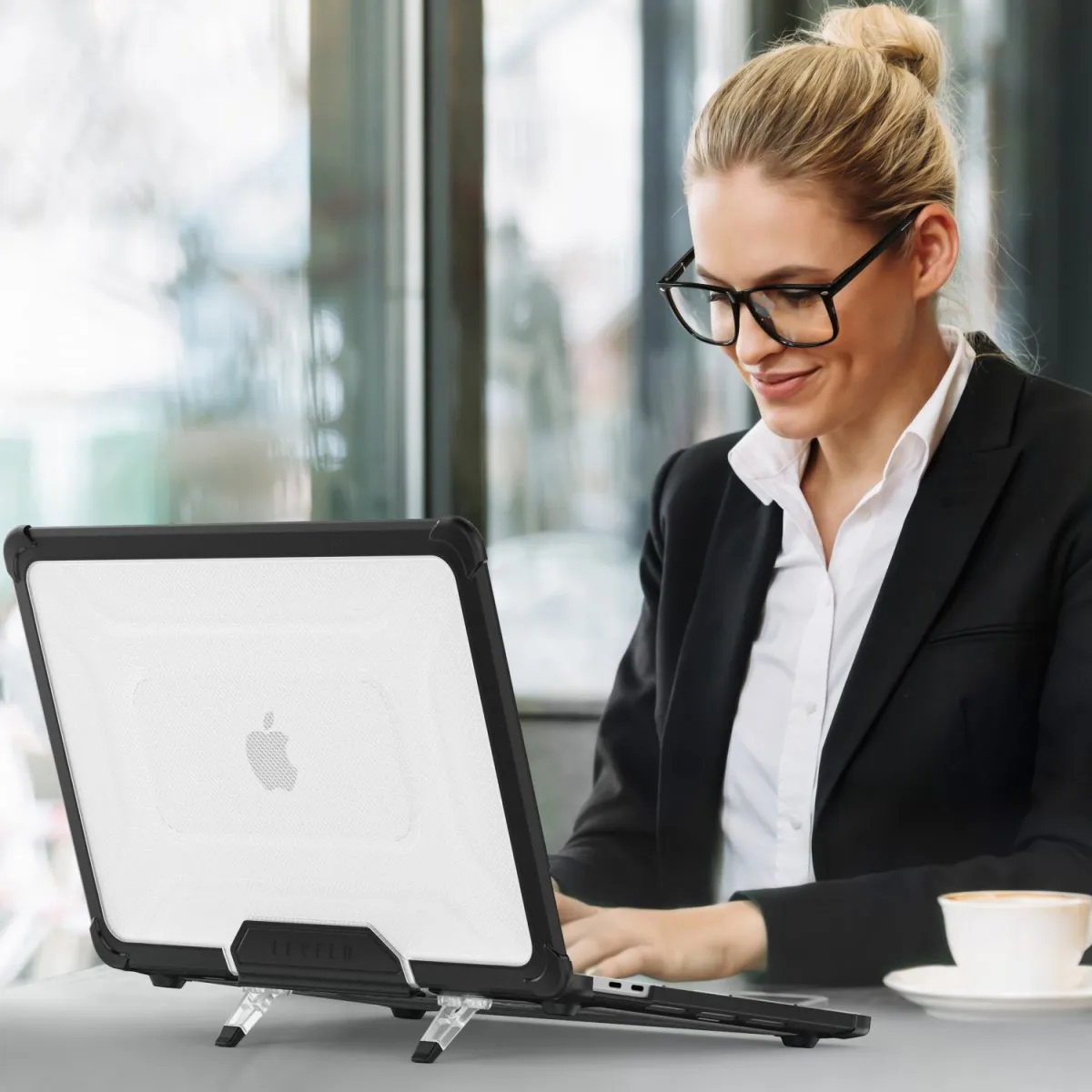 کاور محافظ مک بوک لولو برای Macbook Pro 16 مدل LVLMPP16BK - تصویر 2