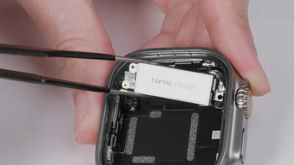 کالبدشکافی اپل واچ اولترا 2 Taptic engine