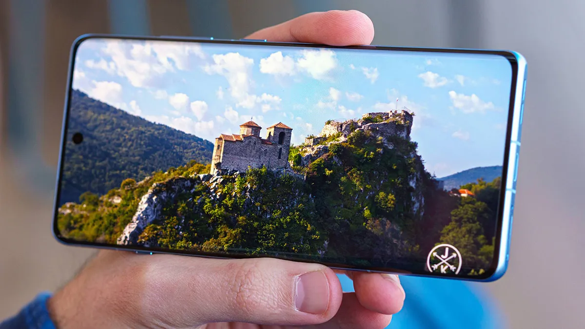 بررسی نمایشگر گوشی OnePlus 12R