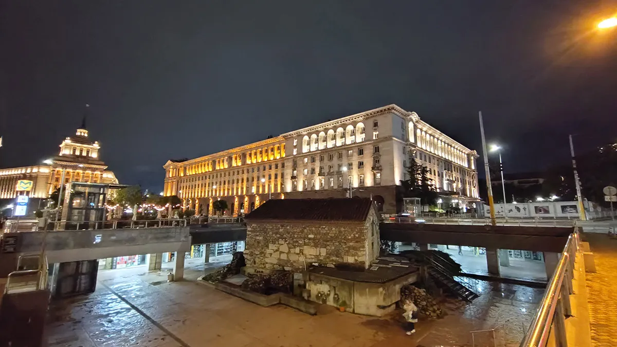 دوربین اولتراواید گوشی Xperia 10 VI سونی در شب