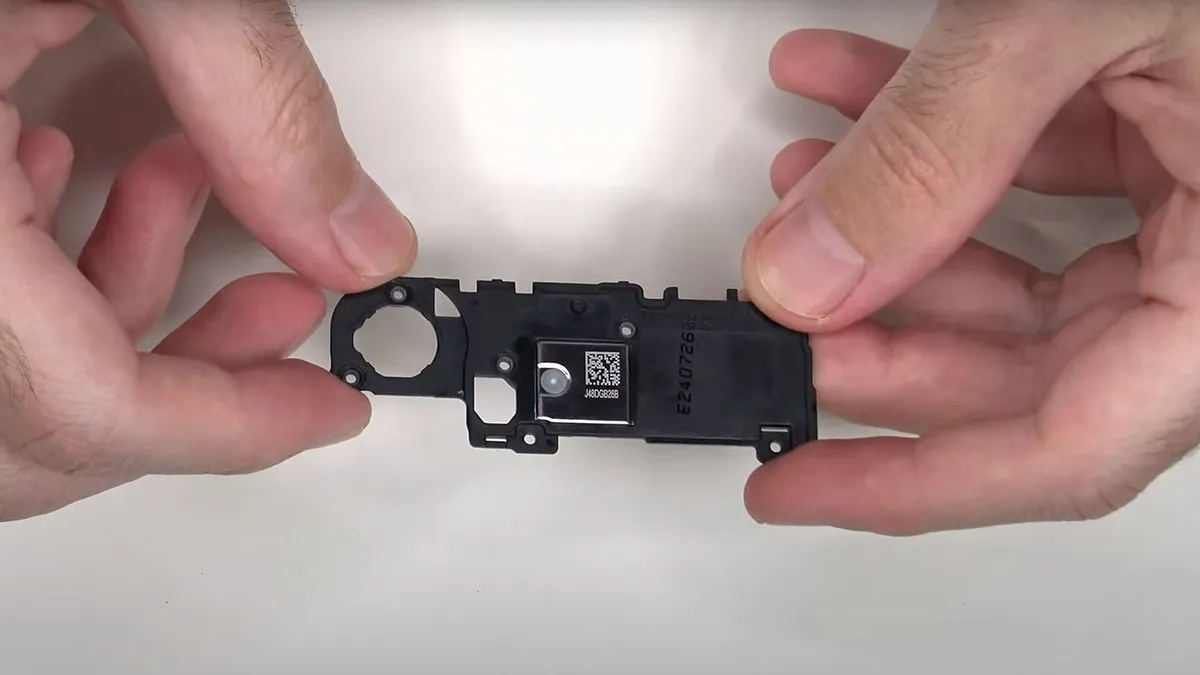 Samsung S24 FE Teardown 3 کالبدشکافی گوشی Samsung S24 FE