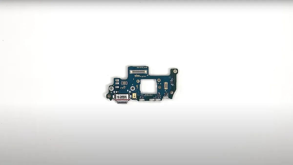 Samsung S24 FE Teardown 7 کالبدشکافی گوشی Samsung S24 FE