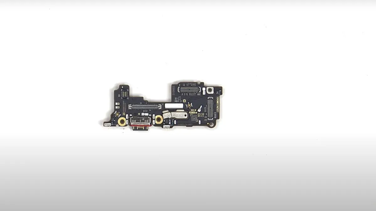 Xiaomi Poco F6 Pro Teardown 11 کالبدشکافی گوشی شیائومی Poco F6 Pro