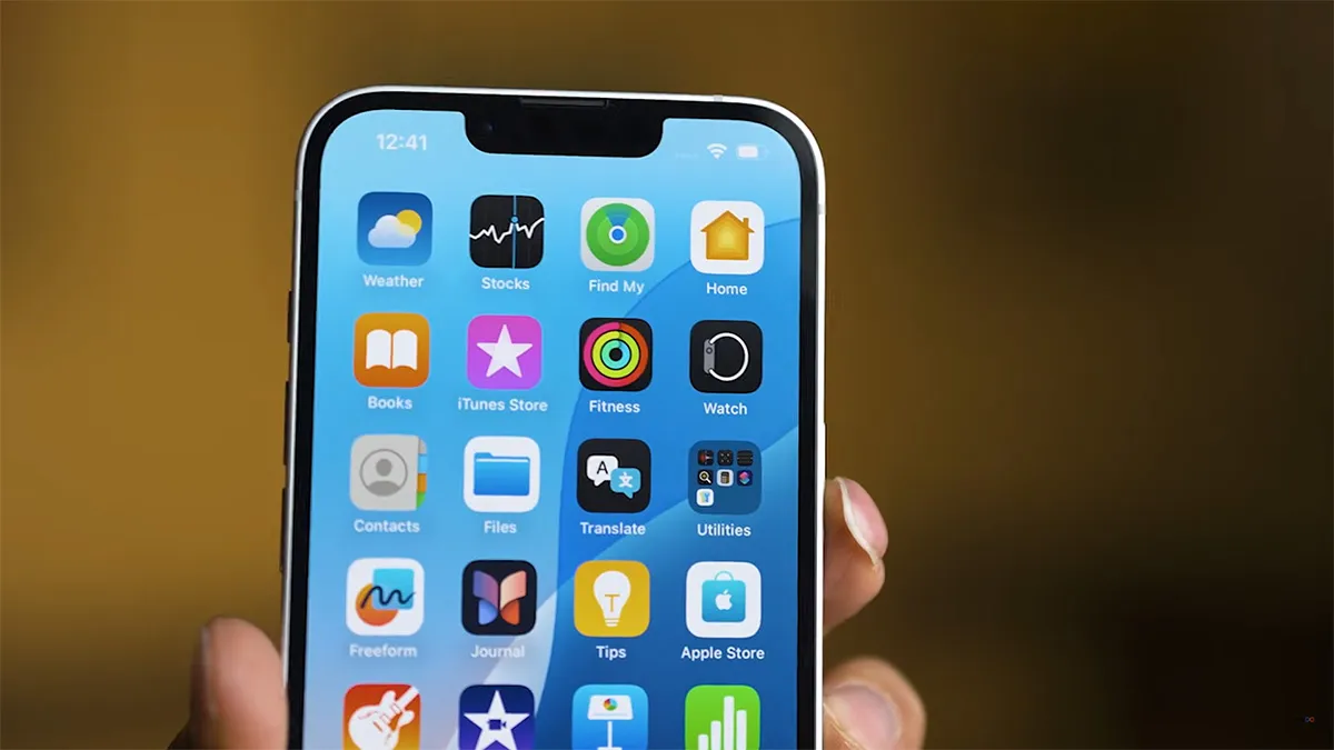 طراحی نمایشگر گوشی iPhone 16e