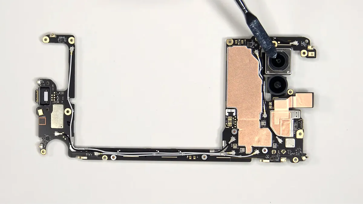 google pixel 9a teardown 11 کالبدشکافی Pixel 9a گوگل