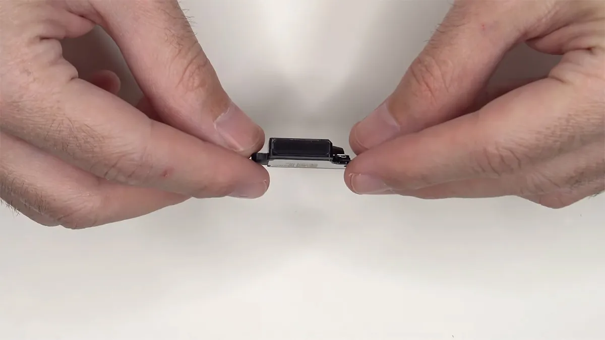 google pixel 9a teardown 13 کالبدشکافی Pixel 9a گوگل