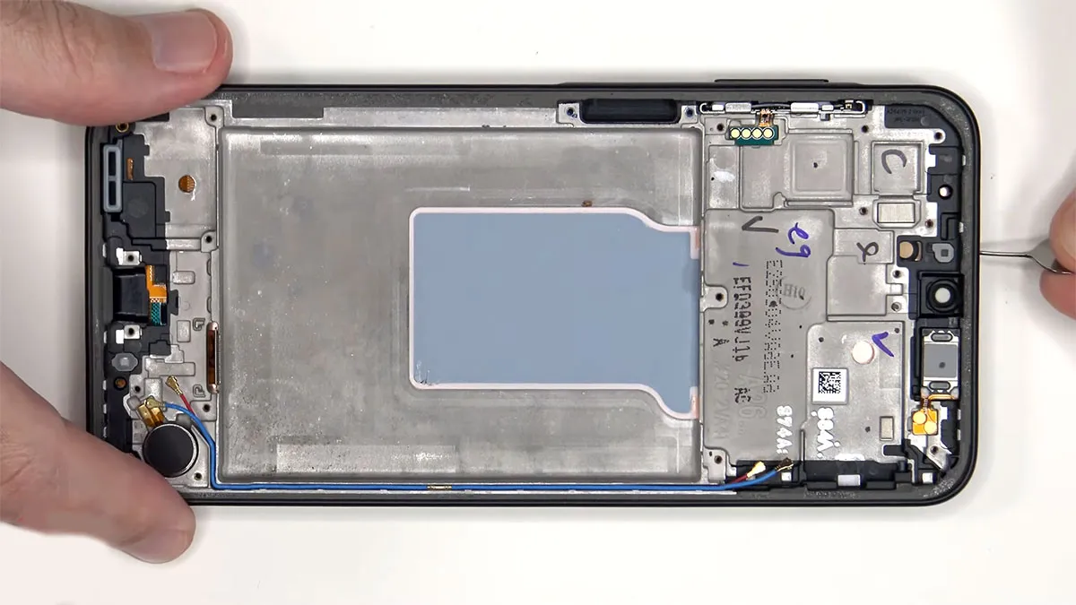 samsung a26 teardown 17 کالبدشکافی گوشی Samsung A26