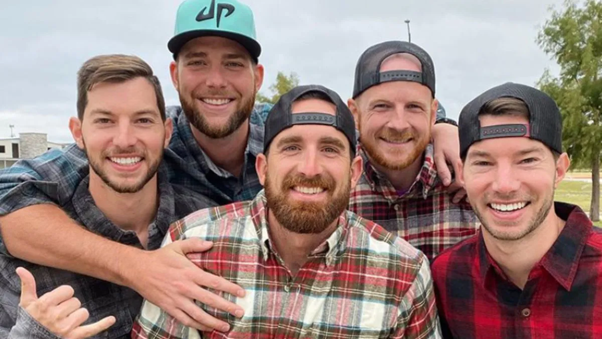 ۴. دود پرفکت (Dude Perfect): برادری با شوت‌های نمایشی