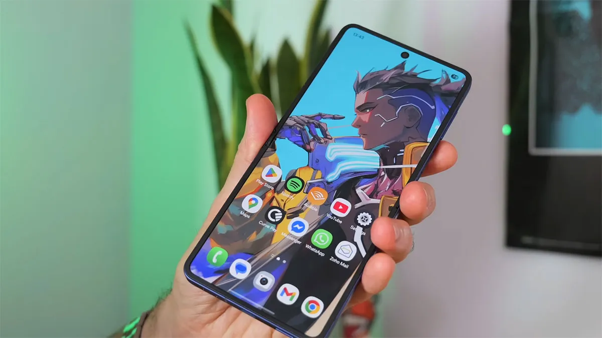 بررسی صفحه نمایش Z Flip7 سامسونگ