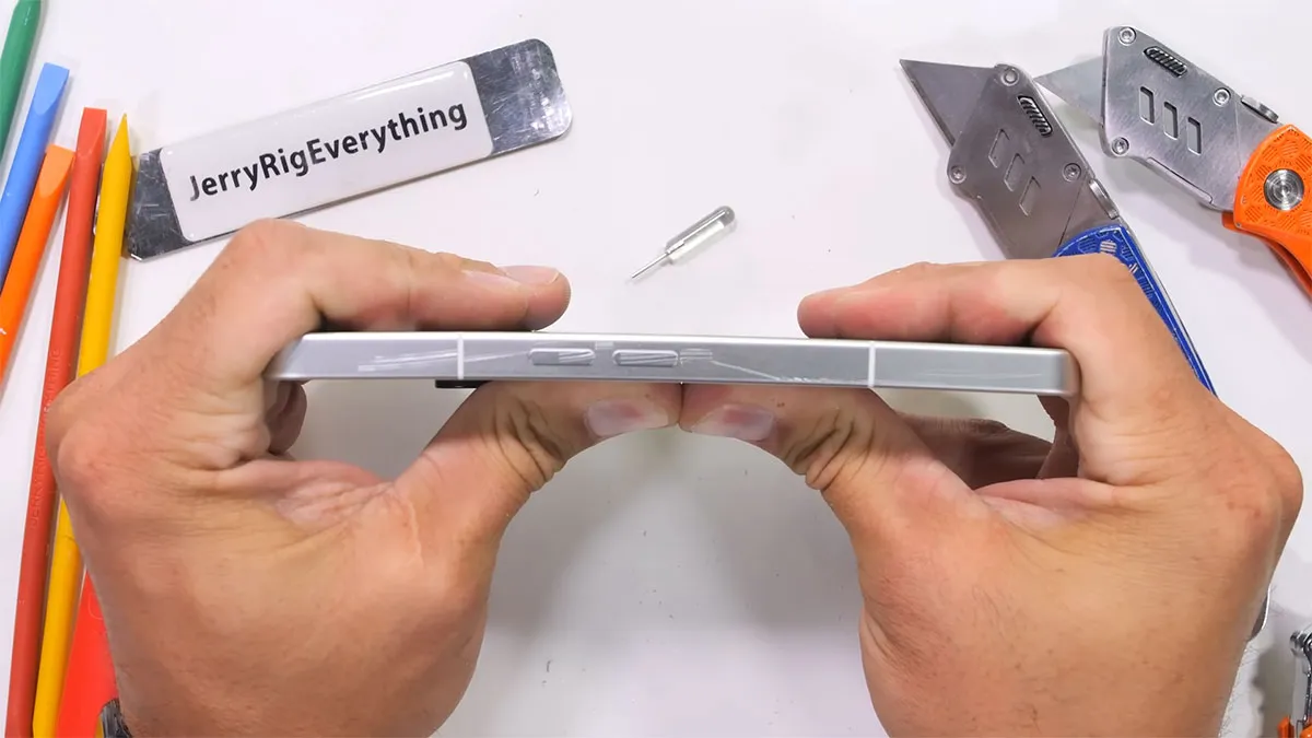 nothing phone 3 teardown 9 کالبدشکافی گوشی Nothing Phone 3