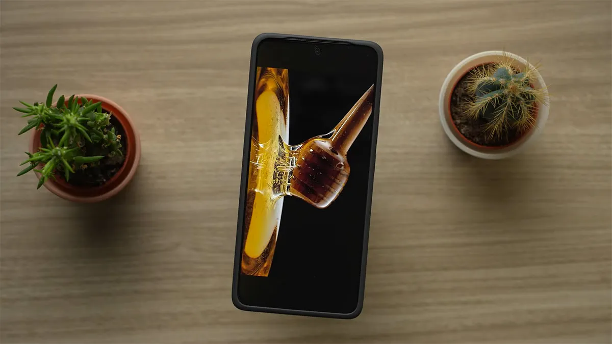 بررسی صفحه نمایش گوشی Poco M7 Pro