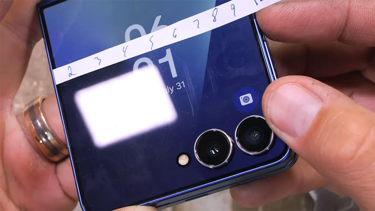samsung galaxy z flip 7 duribility test 3 تست مقاومت گوشی Z Flip7 سامسونگ