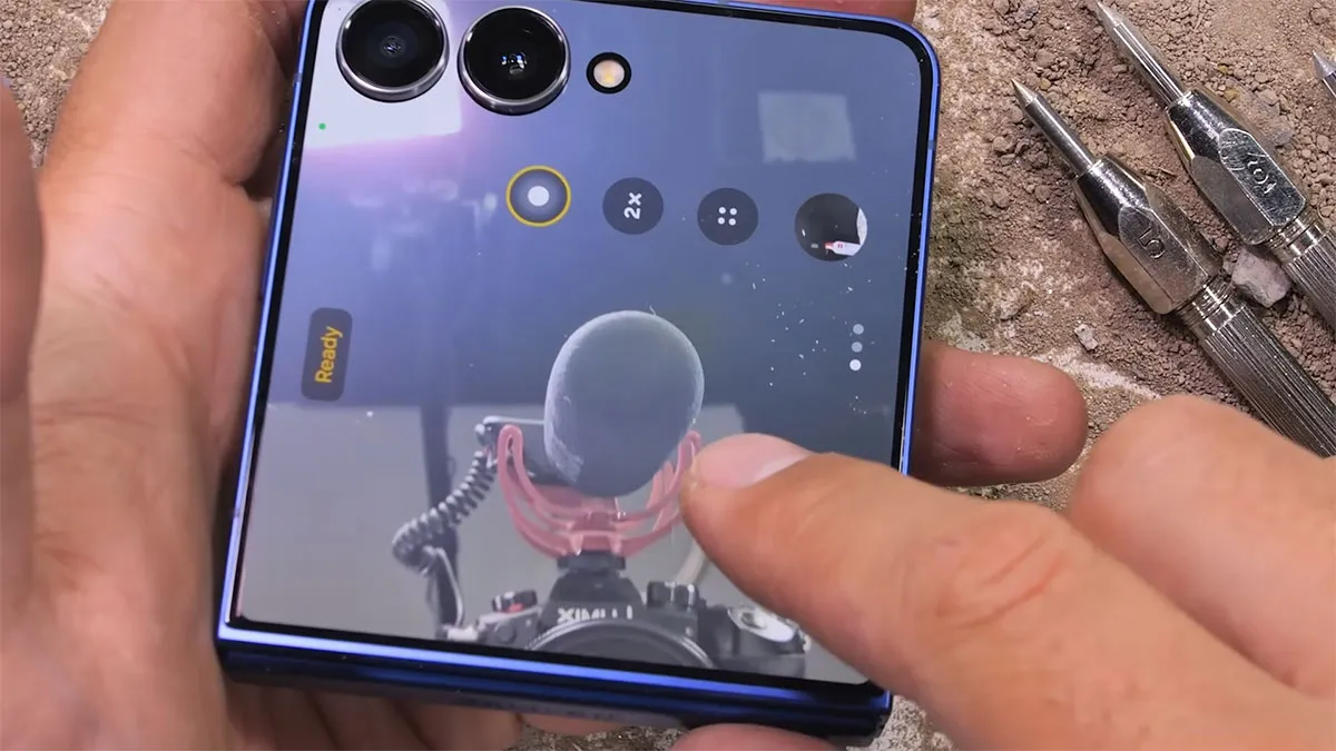 samsung galaxy z flip 7 duribility test 9 تست مقاومت گوشی Z Flip7 سامسونگ