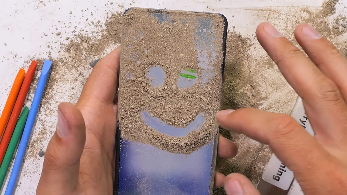 samsung galaxy z flip 7 duribility test 11 تست مقاومت گوشی Z Flip7 سامسونگ