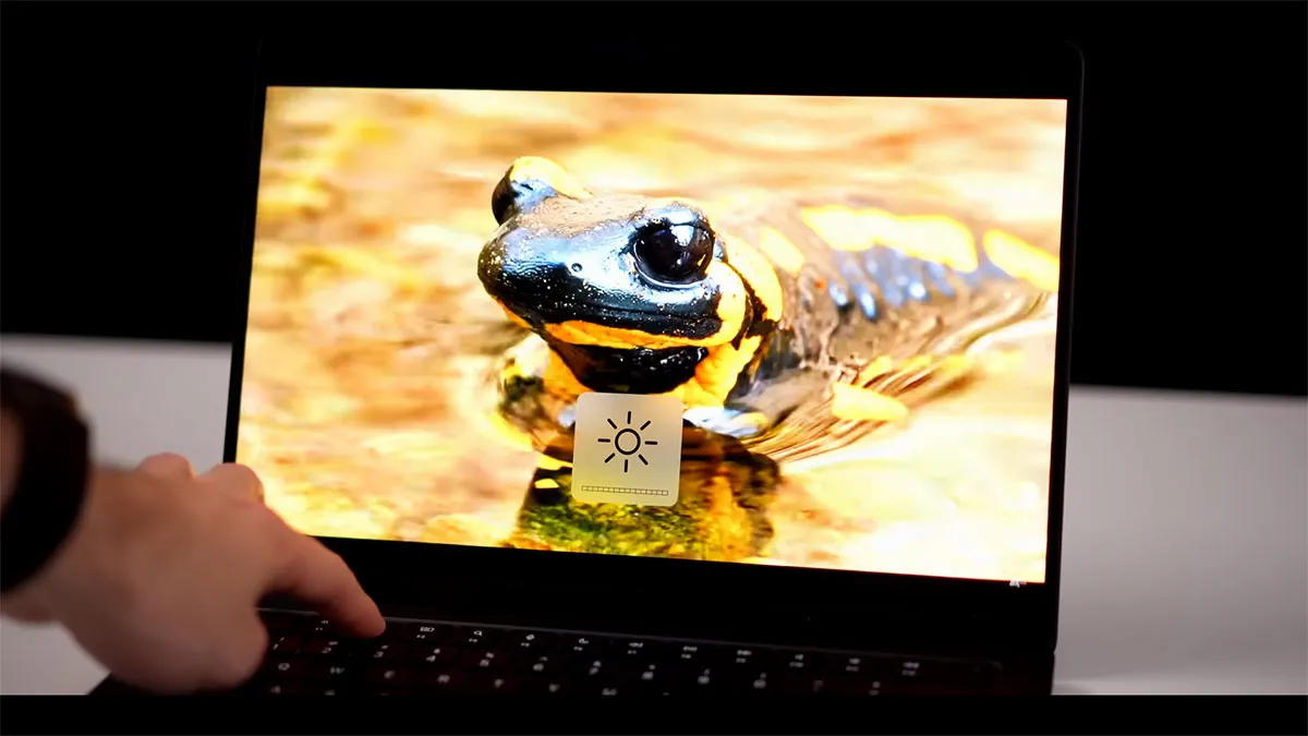 بررسی نمایشگر Macbook Pro M4 اپل
