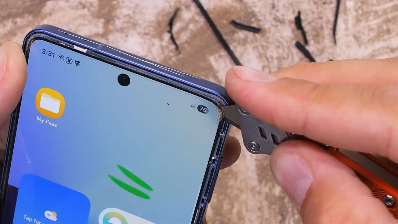 samsung z flip 7 teardown 2 کالبدشکافی گوشی Samsung Z Flip 7