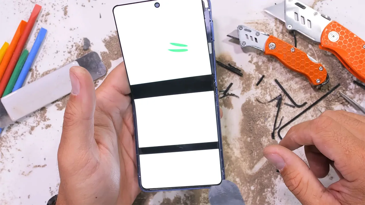 samsung z flip 7 teardown 4 کالبدشکافی گوشی Samsung Z Flip 7