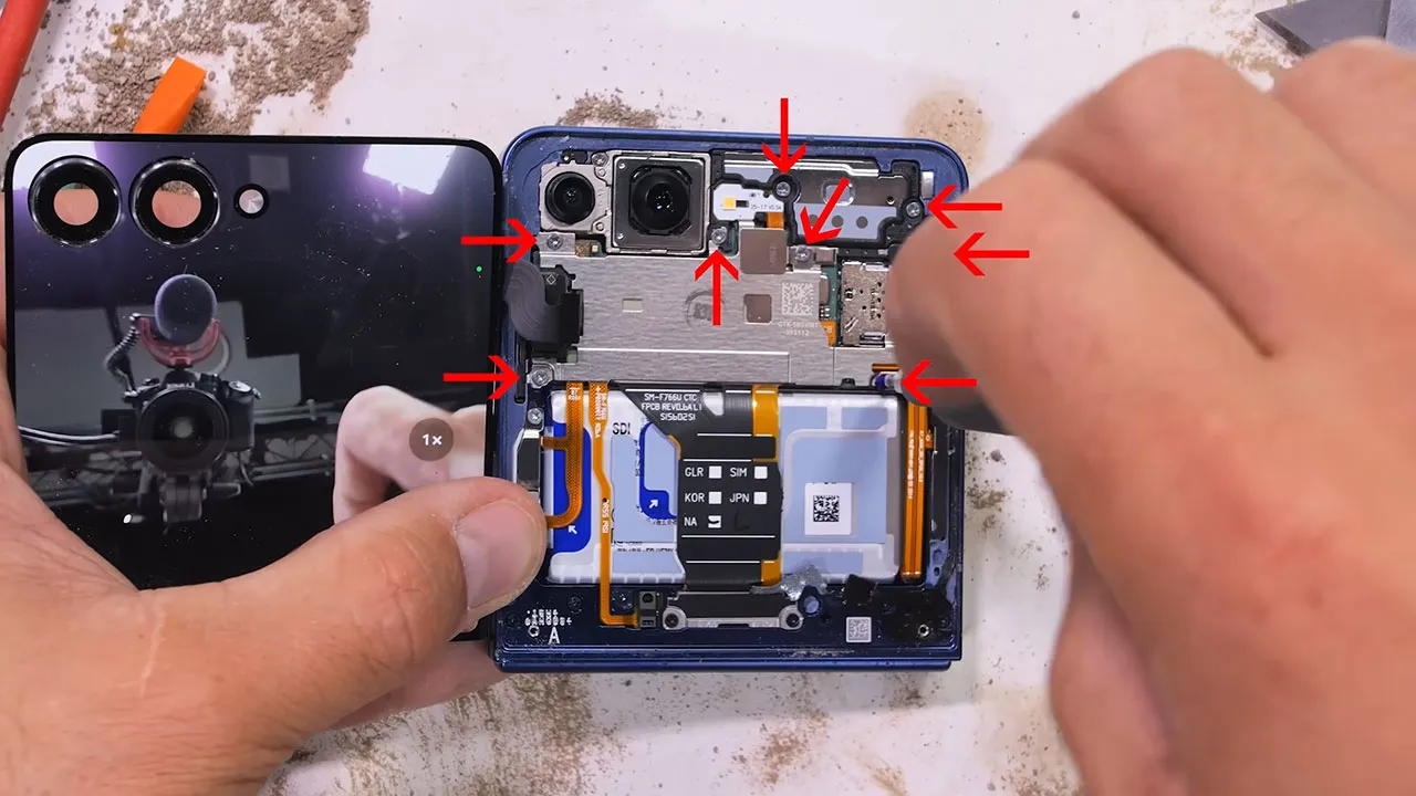 samsung z flip 7 teardown 8 کالبدشکافی گوشی Samsung Z Flip 7
