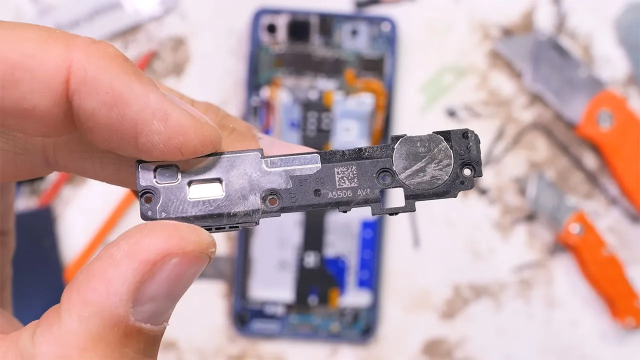 samsung z flip 7 teardown 12 کالبدشکافی گوشی Samsung Z Flip 7