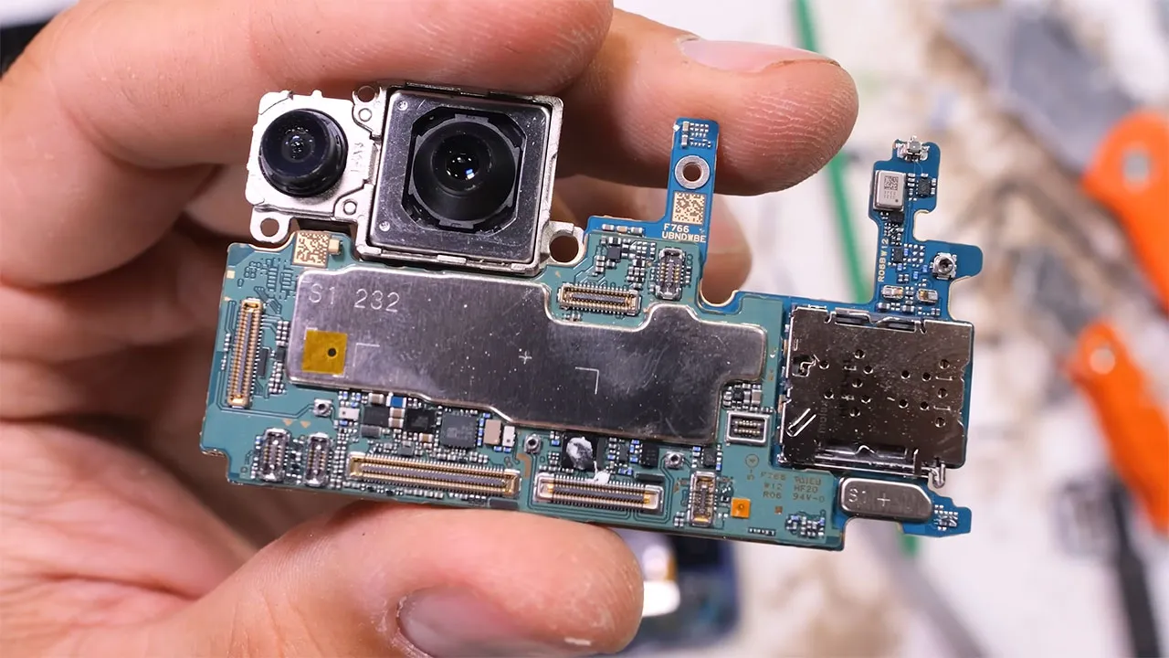 samsung z flip 7 teardown 16 کالبدشکافی گوشی Samsung Z Flip 7