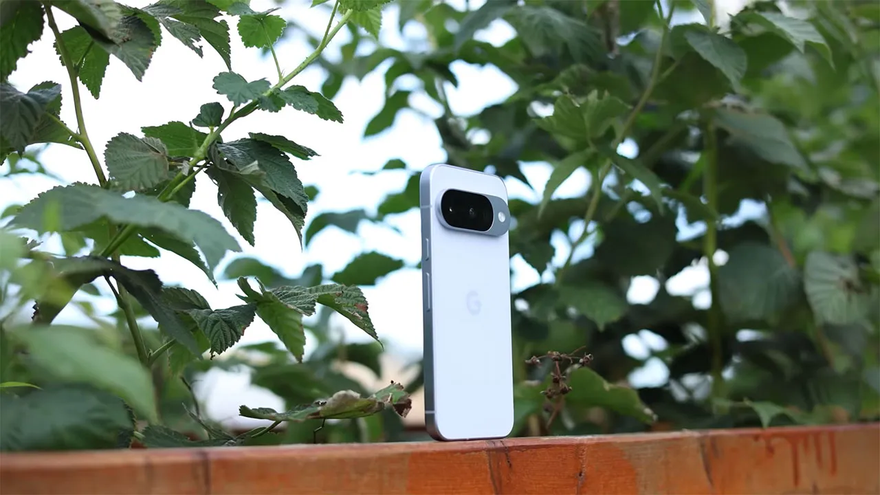 بررسی طراحی گوشی Google Pixel 10
