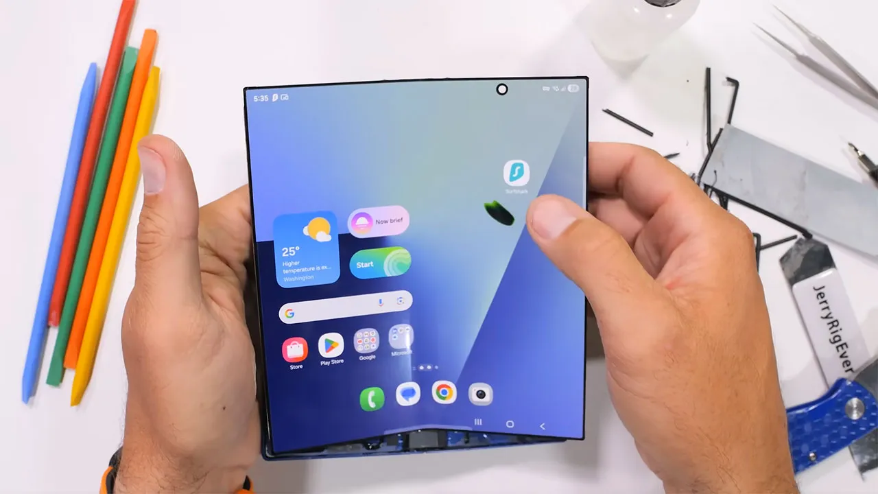 samsung z fold 7 teardown 6 کالبدشکافی گوشی Samsung Z Fold 7