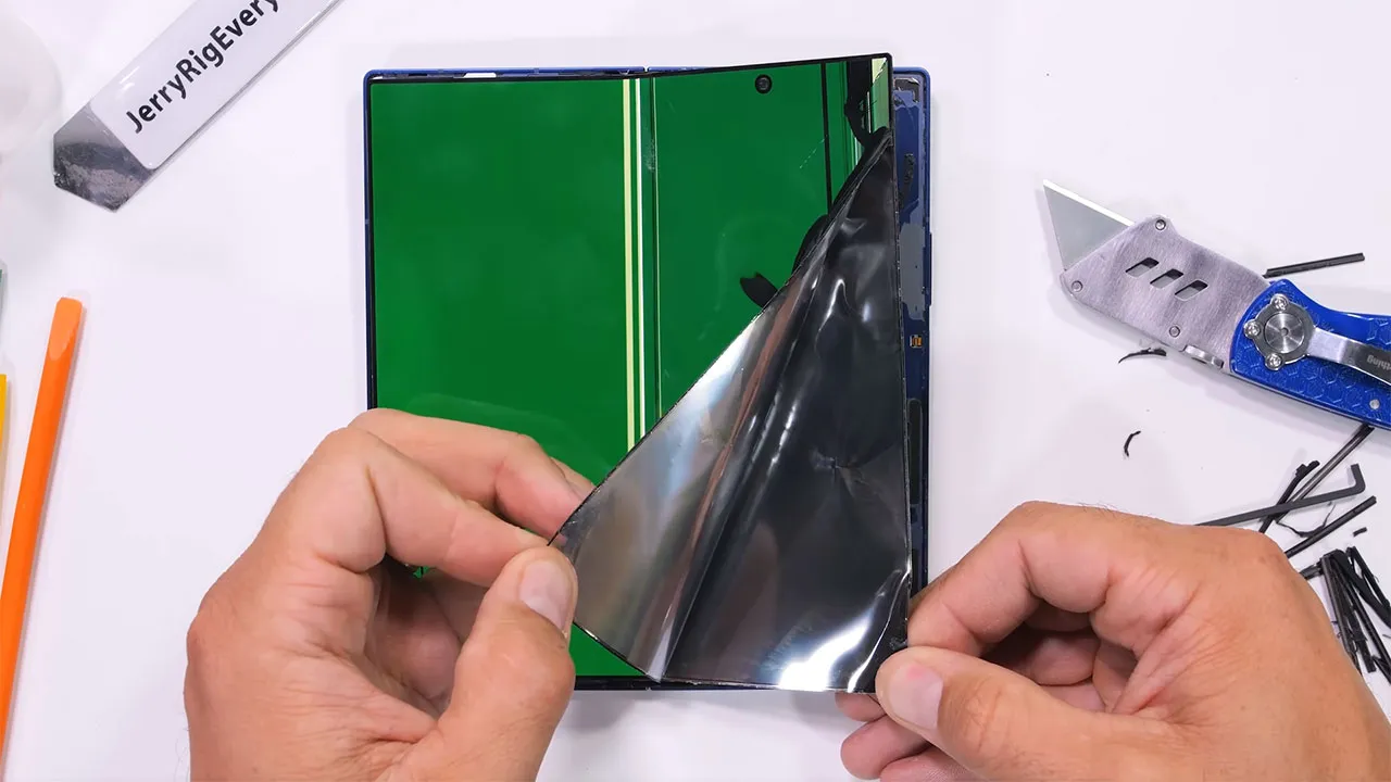 samsung z fold 7 teardown 9 کالبدشکافی گوشی Samsung Z Fold 7