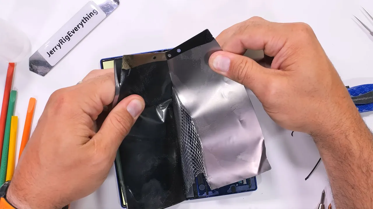 samsung z fold 7 teardown 10 کالبدشکافی گوشی Samsung Z Fold 7