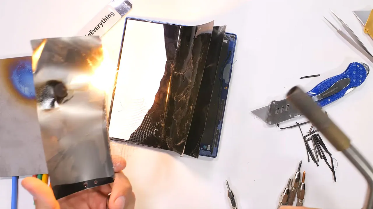 samsung z fold 7 teardown 12 کالبدشکافی گوشی Samsung Z Fold 7