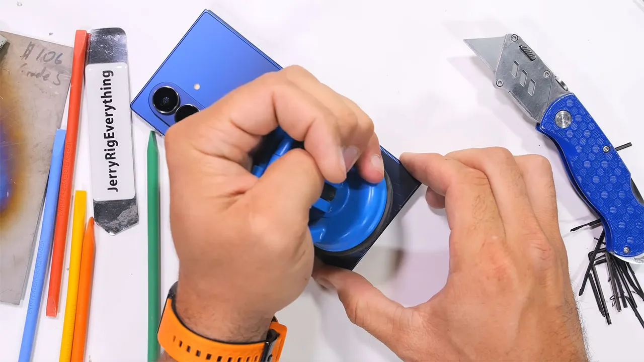 samsung z fold 7 teardown 14 کالبدشکافی گوشی Samsung Z Fold 7