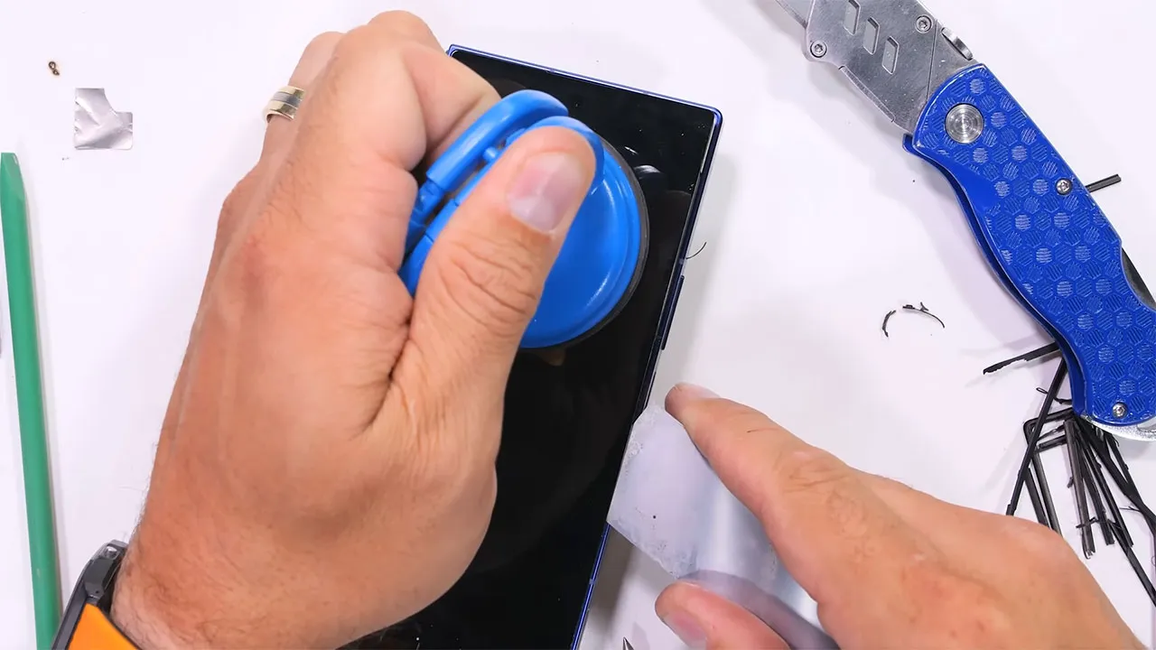 samsung z fold 7 teardown 15 کالبدشکافی گوشی Samsung Z Fold 7