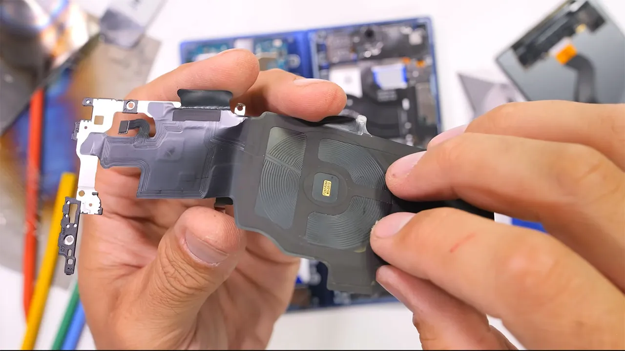 samsung z fold 7 teardown 17 کالبدشکافی گوشی Samsung Z Fold 7