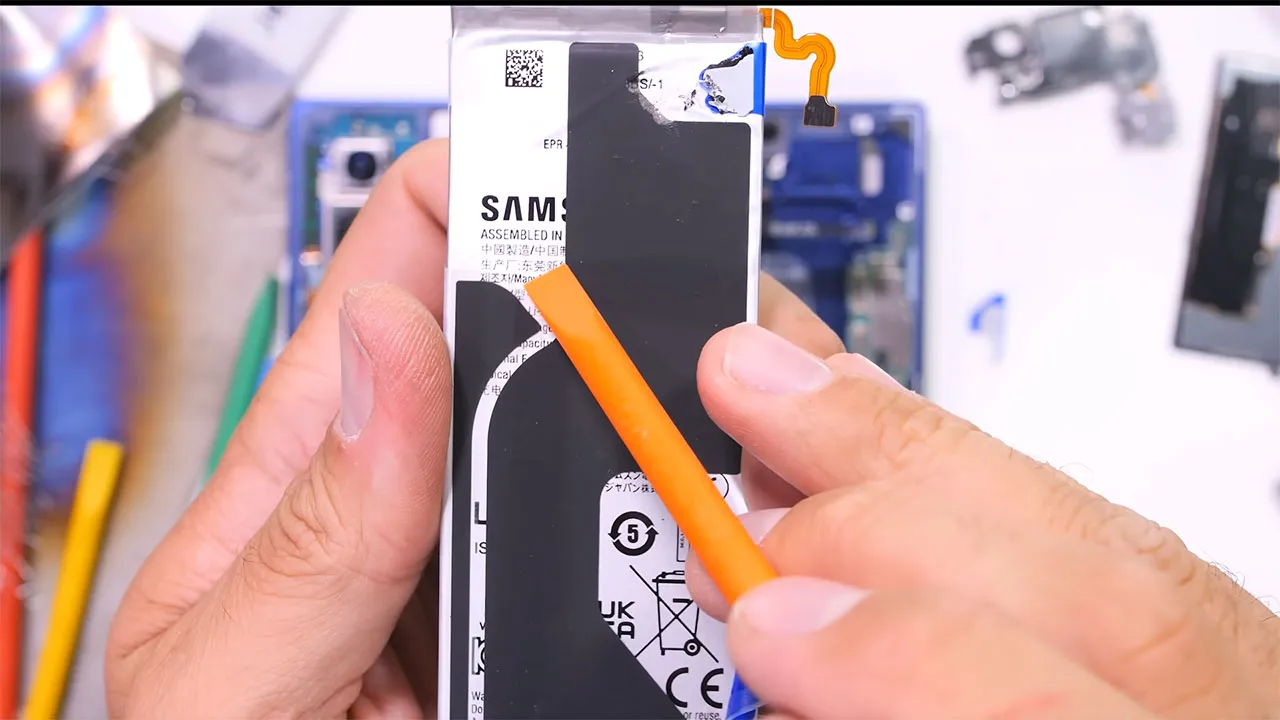 samsung z fold 7 teardown 18 کالبدشکافی گوشی Samsung Z Fold 7