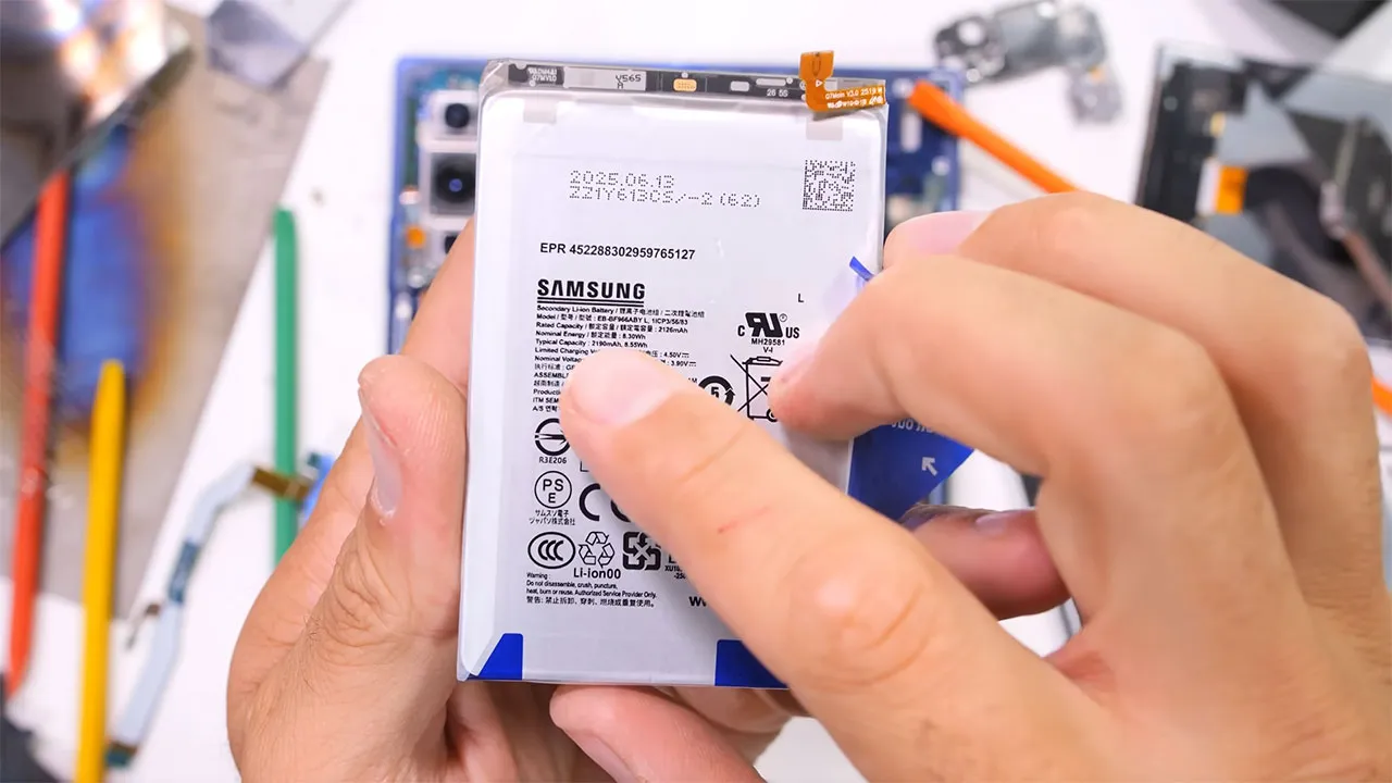 samsung z fold 7 teardown 20 کالبدشکافی گوشی Samsung Z Fold 7