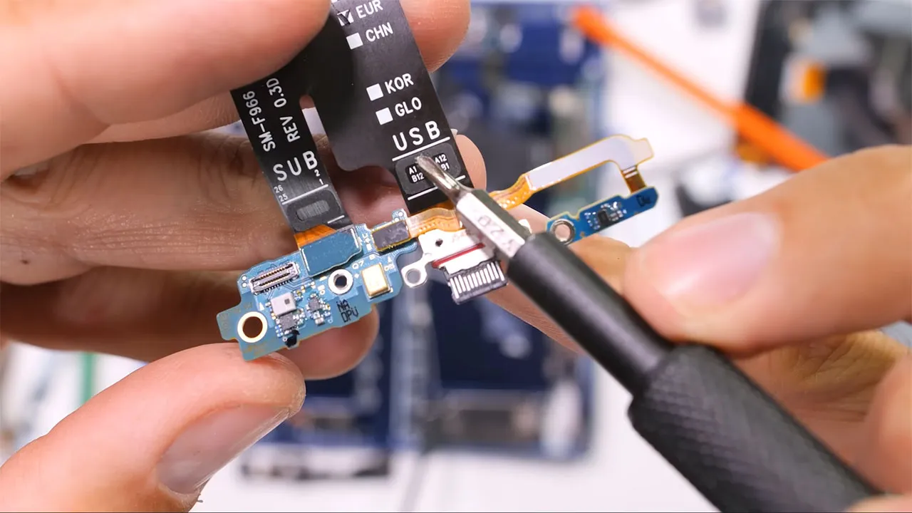 samsung z fold 7 teardown 21 کالبدشکافی گوشی Samsung Z Fold 7