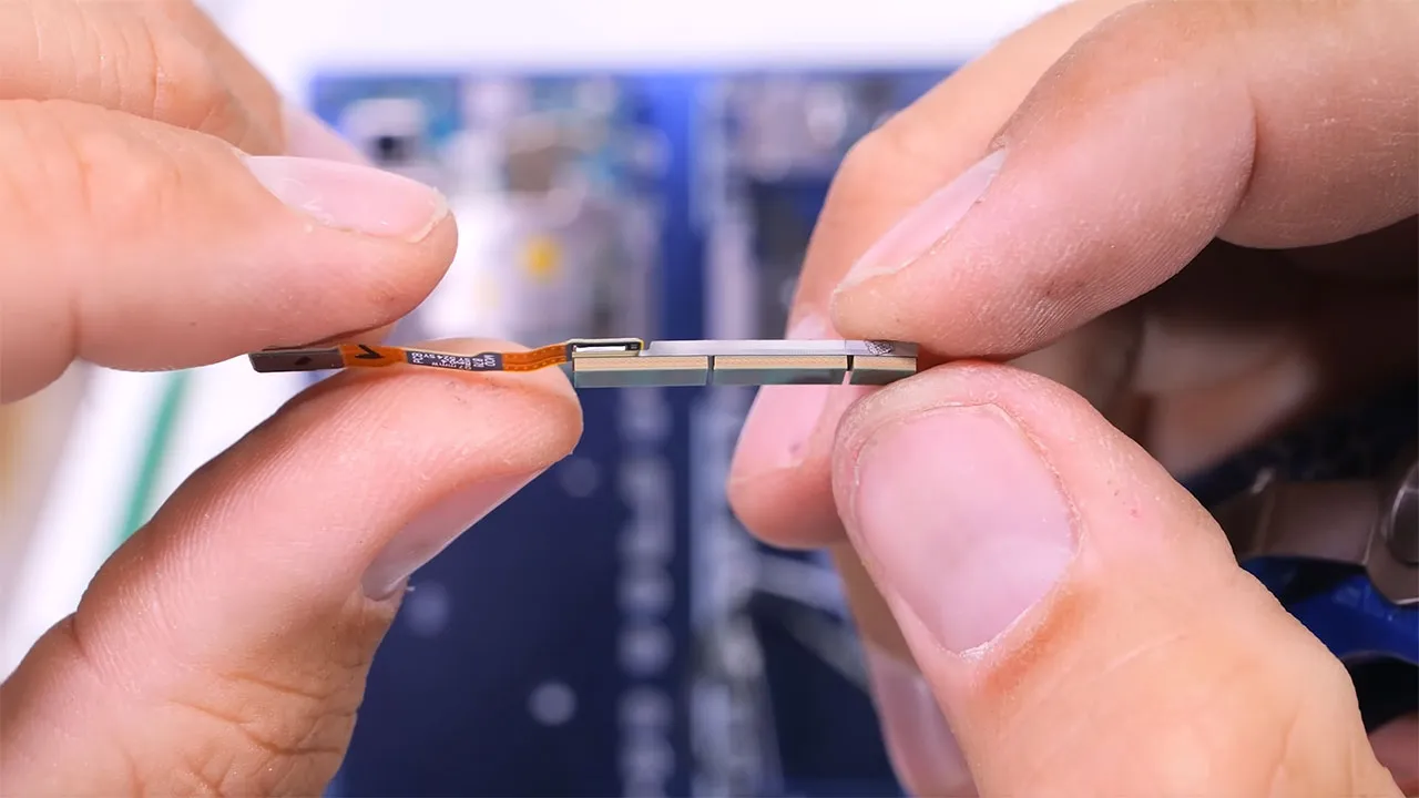 samsung z fold 7 teardown 23 کالبدشکافی گوشی Samsung Z Fold 7