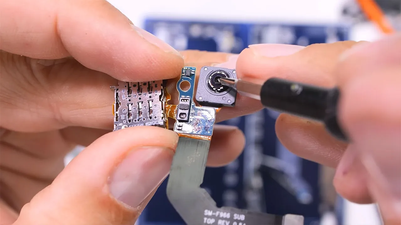 samsung z fold 7 teardown 27 کالبدشکافی گوشی Samsung Z Fold 7