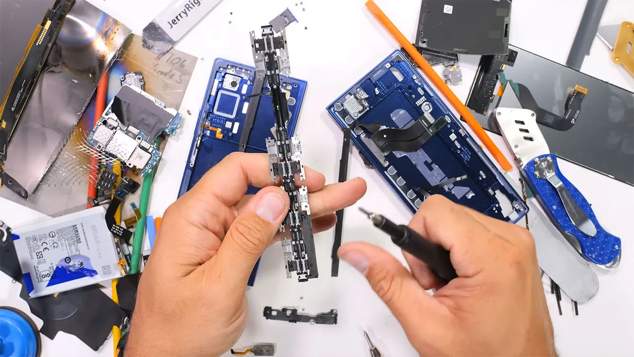 samsung z fold 7 teardown 29 کالبدشکافی گوشی Samsung Z Fold 7