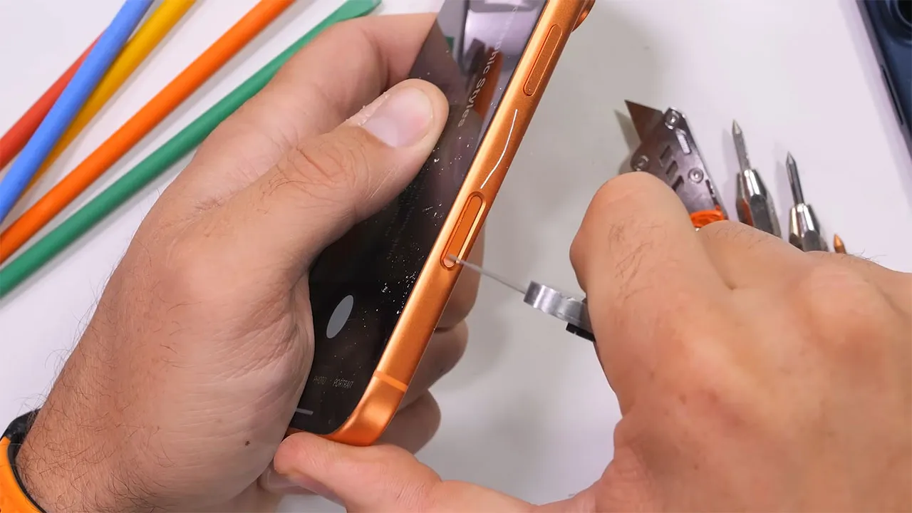 apple iphone 17 pro duribility test 8 تست مقاومت گوشی iPhone 17 Pro اپل