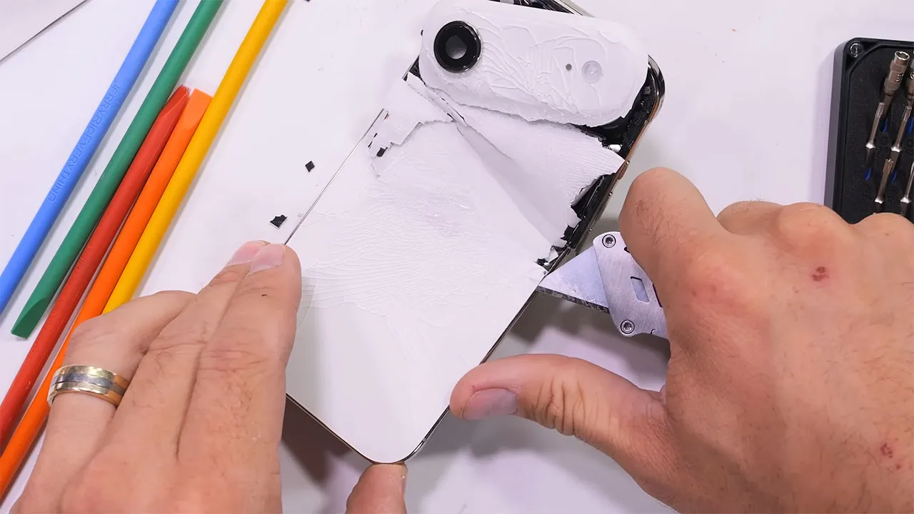 apple iphone air teardown 2 کالبدشکافی گوشی iPhone Air