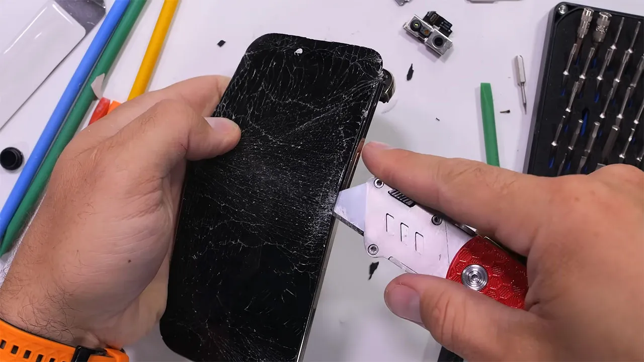 apple iphone air teardown 6 کالبدشکافی گوشی iPhone Air