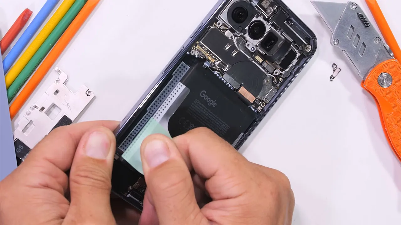 google pixel 10 pro xl teardown 13 کالبدشکافی گوشی Pixel 10 Pro XL گوگل