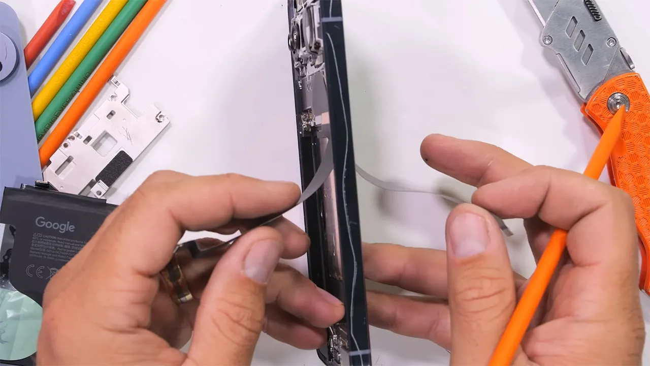 google pixel 10 pro xl teardown 15 کالبدشکافی گوشی Pixel 10 Pro XL گوگل