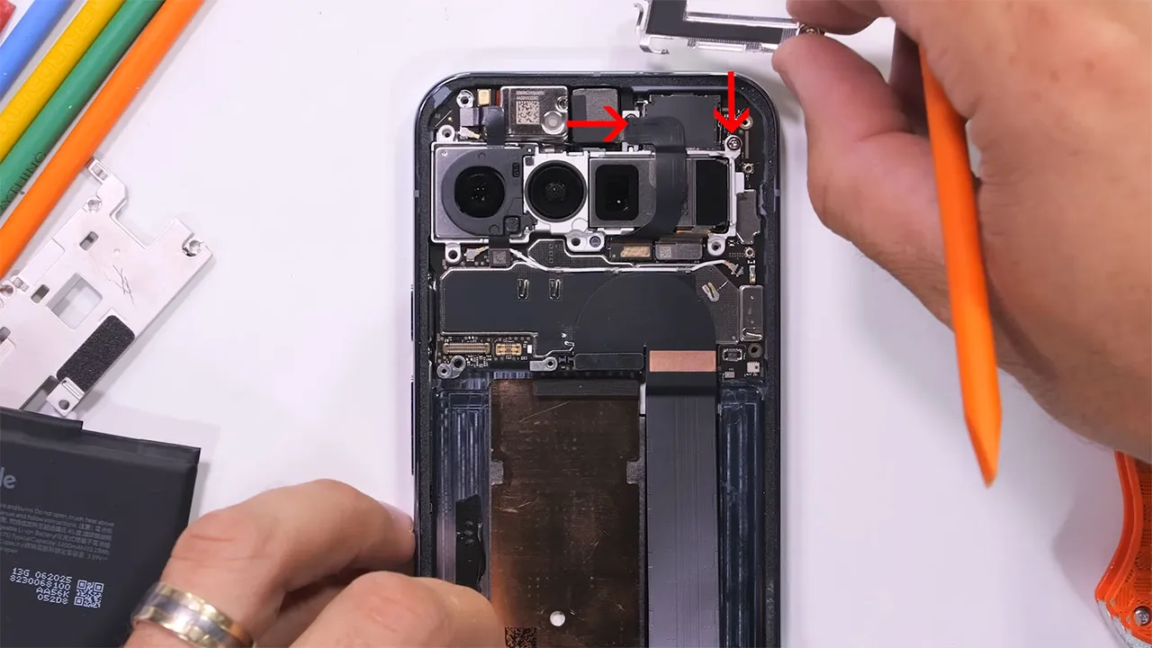 google pixel 10 pro xl teardown 18 کالبدشکافی گوشی Pixel 10 Pro XL گوگل
